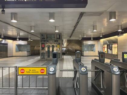 De acuerdo con Mejía, en algunas estaciones del Tren Urbano los tornos no funcionan y las maquinas expendedoras de boletos no ofrecen cambio