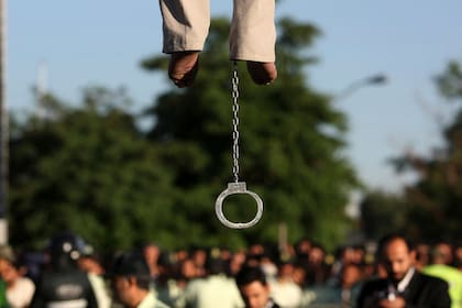 De acuerdo con organizaciones de derechos humanos, entre ellas Amnistía Internacional, Irán es el país que más recurre a la pena capital después de China.