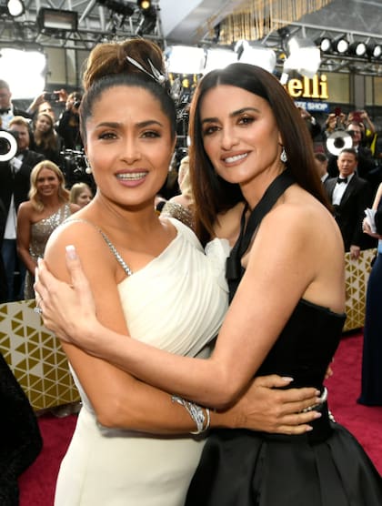 Salma Hayek y Penélope Cruz: amigas y compañeras de militancia en defensa de la presencia de las mujeres en la industria del cine