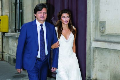 De blanco, Charlotte, la novia, llegó del brazo de su padre, el médico anestesista François Barbotin-Larrieu.