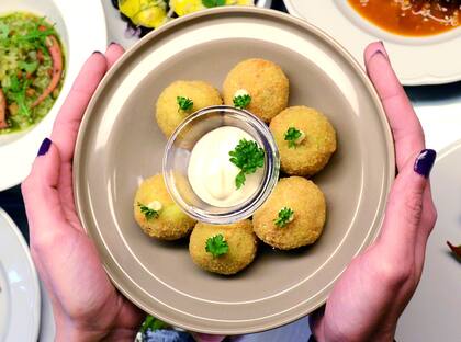 De brócoli y mortadela, de cantimpalo, de jamón y queso o de hongos, todas salen ideales para tapear entre amigos