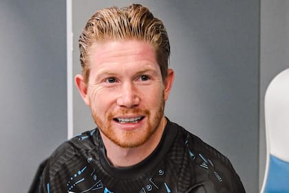 De Bruyne, vestido de Napoli