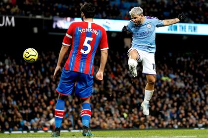 De cabeza, Agüero anota su segundo gol