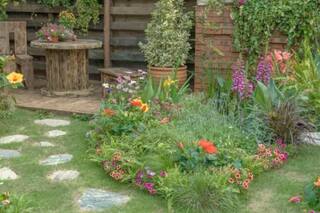 Le alquiló una casa a una compañera y terminó desalojándola por no cuidar el jardín como habían pactado