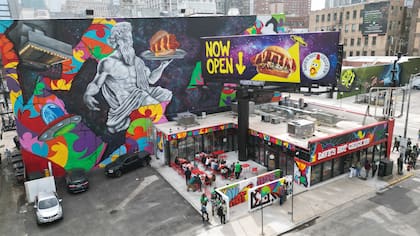 De comenzar en un estacionamiento en East Hollywood a planear la apertura de 400 franquicias a nivel mundial