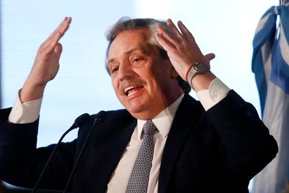 De concretarse, la promesa de Fernández llevará al default una herramienta clave del Banco Central para contener la demada de dólares