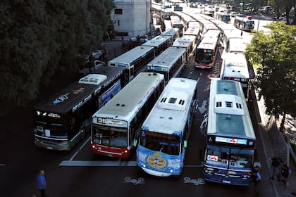 De cuánto es la gratificación extraordinaria para los colectiveros y choferes
