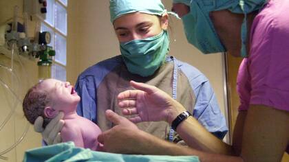 De desconocida a compañía incondicional: contención y ayuda en el momento del parto