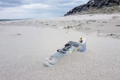 Liam McNamara dice que ha encontrado más de 100 zapatos