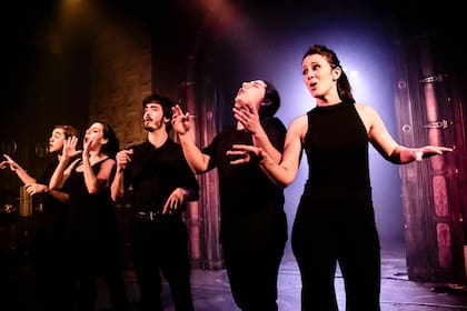 El musical De eso no se canta -con Nicolás Cúcaro, Déborah Turza, Tomás Pol, Julián Rubino y Laura González- estará gratis 24 horas por el Día de la Memoria