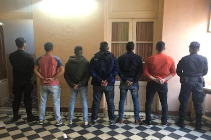Sin uniforme, cinco de los siete policías involucrados en los homicidios