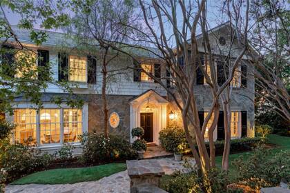 De estilo clásico, el inmueble está a la venta por 14 millones de dólares