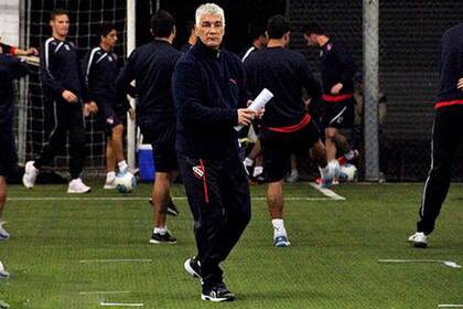 De Felippe quiere dirigir al Rojo en Primera