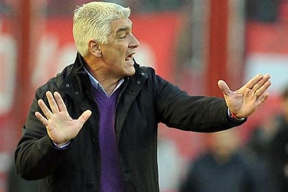 De Felippe, un DT que sufrió mucho para ascender