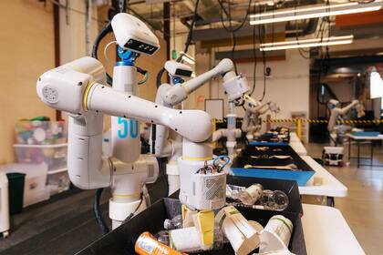 De forma lenta por ahora, los robots comenzaron a realizar tareas de separación de residuos en las oficinas de Google en San Francisco