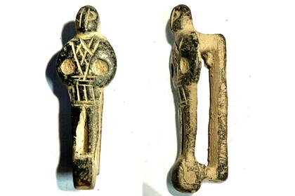 De frente y de costado, el artefacto que tiene más de 500 años de antigüedad
