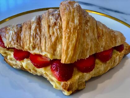 De frutillas y pastelera