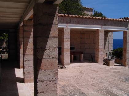 Su objetivo era construir una casa que fuera como el interior de una cueva