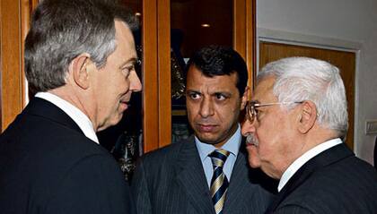 Blair con Abbas durante una de sus giras como representante de la ONU