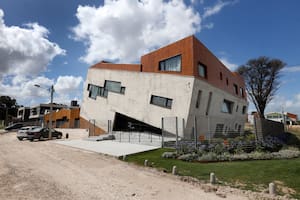 Abre un exclusivo hotel boutique con un disruptivo diseño que parece que se lo traga la tierra