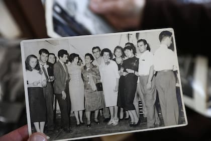 De izq a der: Martha Sauvage, Rodolfo Lammer, Alberto Roy, Augusto Fernándes, Pochi Ducasse, Hedy Crilla, Pepe Novoa, Nury Casas, Elsa Berenguer, Flora Steinberg y Vicente Buono