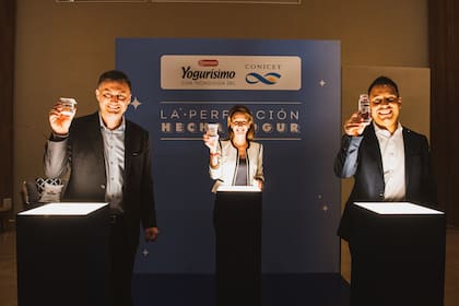 De izq. a derecha: Diego Brunello, Director de Asuntos Corporativos de Danone; Laura Rapino, Directora Senior de Marketing de Danone y Nicolás Goffredo, Director Comercial de Danone Lácteos.