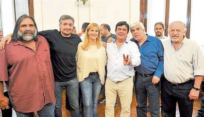 De izquierda a derecha, Baradel, Máximo Kirchner, Magario, Espinoza, Moyano y Yasky: aprestos electorales de la oposición