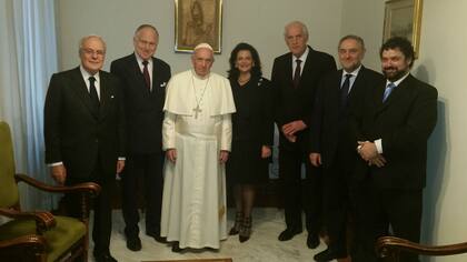 De izquierda a derecha: David de Rotchild, presidente de la junta directiva del congreso judío mundial, Ronald Lauder, presidente congreso judío mundial, Francisco Chelly Sara, tesorera congreso judío mundial Jack Terpins, presidente congreso judío latinoamericano, Robert Singer, secretario congreso
