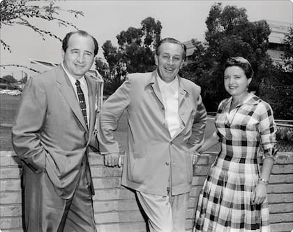 De izquierda a derecha: Eliot Handler, Harold "Matt" Matson y Ruth Handler