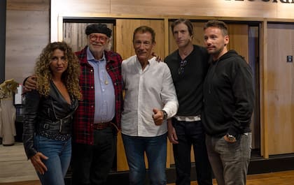 De izquierda a derecha: Gabriela Alaimo, Francis Mallmann, Daniel Saramaga, Iván de pineda y Kevin Saramaga.