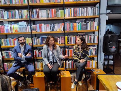 De izquierda a derecha, Kenji López-Cuevas (Fundación Cancer Warriors de México), Catherine Moura (asociaciones brasileñas de Linfoma y Leucemia (Abrale) y de Talasemia), y Karla Ruíz (Asociación de Pacientes Esperantra, de Perú)