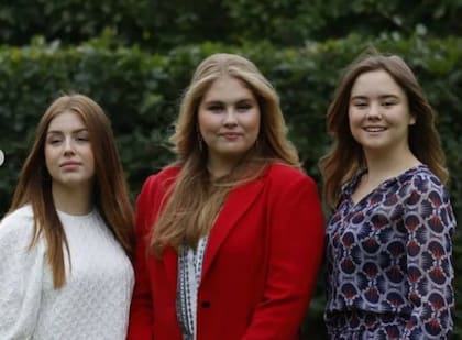 De izquierda a derecha; las princesas Alexia, Amalia y Ariadna.