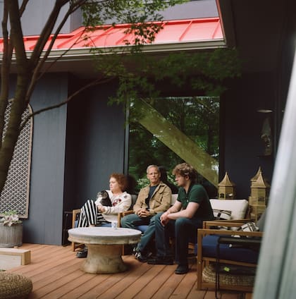 (De izquierda a derecha) Louise, Villiers y Ben Terblanche aún buscan respuestas sobre la dramática muerte de Sam