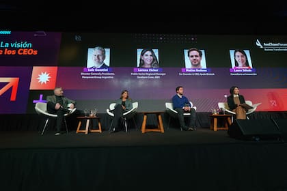 De izquierda a derecha: Luis Guastini, director general y presidente ManpowerGroup Argentina; Lorena Zicker, Gerente Regional del Sector Público para el Cono Sur en Amazon Web Services; Matías Badano, fundador y CEO de Apolo Biotech; y Laura Toledo, consultora en innovación. Crédito: AmCham.