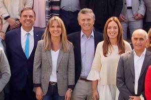 Luis Otero, en primera fila en la foto de Macri con referentes bonaerenses