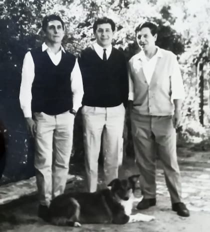 De izquierda a derecha: Roberto, Adolfo y Ernesto Benvenutti. (1972) En total eran tres hermanos y dos hermanas en la familia. Ernesto murió en los 80.
