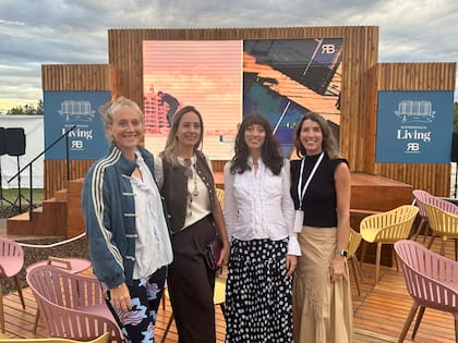 De izquierda a derecha: Stefy Jaugust, Lucrecia Cornejo, Camila Pose y Angie Braun del equipo de Diderot.