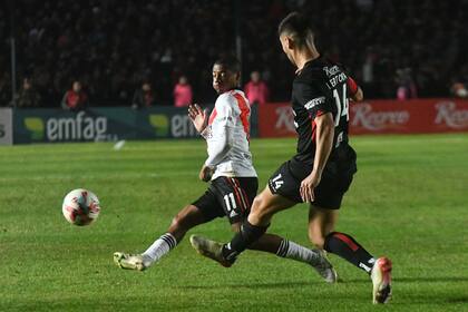 De la Cruz, en el cruce; por los pies del uruguayo se vio lo mejor de River