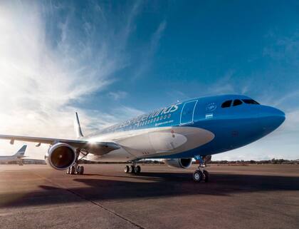 De la decisión de Milei dependerá, ni más ni menos, el futuro de Aerolíneas Argentinas, la líder del mercado con alrededor del 68% de los pasajeros de cabotaje.