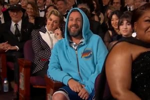 De la mano del anfitrión de los Oscar, el look de Adam Sandler se convirtió en el momento más viral de la ceremonia