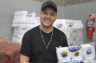 Fue el primer expulsado en la historia de Gran Hermano y hoy vive de su propia marca de papel higiénico