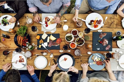 La cena navideña es un momento de unión, pero también representa fuertes gastos para las familias