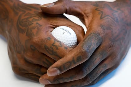 De la pelota de básquetbol a la de golf: la vida de JR Smith cambió abruptamente luego del título que ganó en 2020