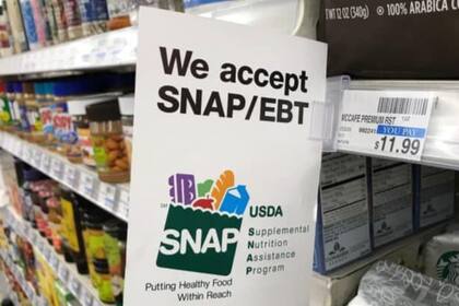De la población total del estado de Colorado, al menos el 10% está inscrito en el programa de cupones alimenticios de SNAP