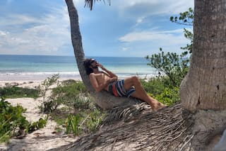 Su bisabuelo amasó una fortuna, pero él elige una vida austera entre la percusión y la naturaleza en Tulum: “No necesitaba tanto para vivir”