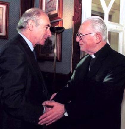 El presidente Fernando de la Rúa recibe a monseñor Estanislao Karlic