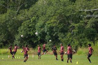 De la selva de Brasil a Río de Janeiro, equipo indígena de fútbol debuta con victoria