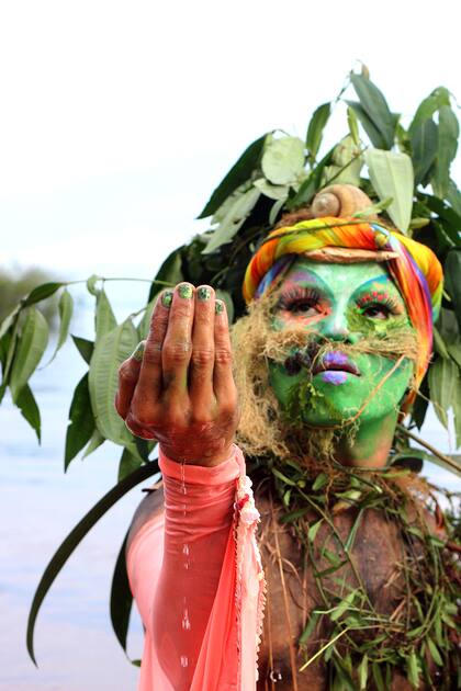 De la serie "Aquatic Flora Elementary", de Uýra en Aura, una de las galerías de la sección Next