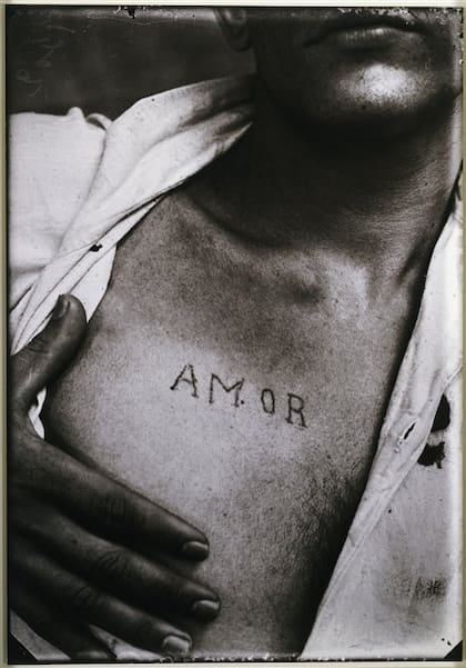 Reproducción de un tatuaje presidiario como una cicatriz