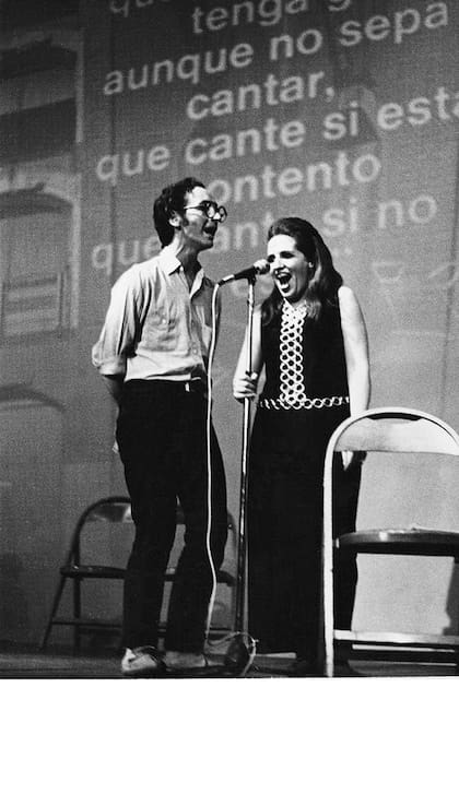 De la Vega con Marikena Monti en el Instituto Di Tella, en 1969